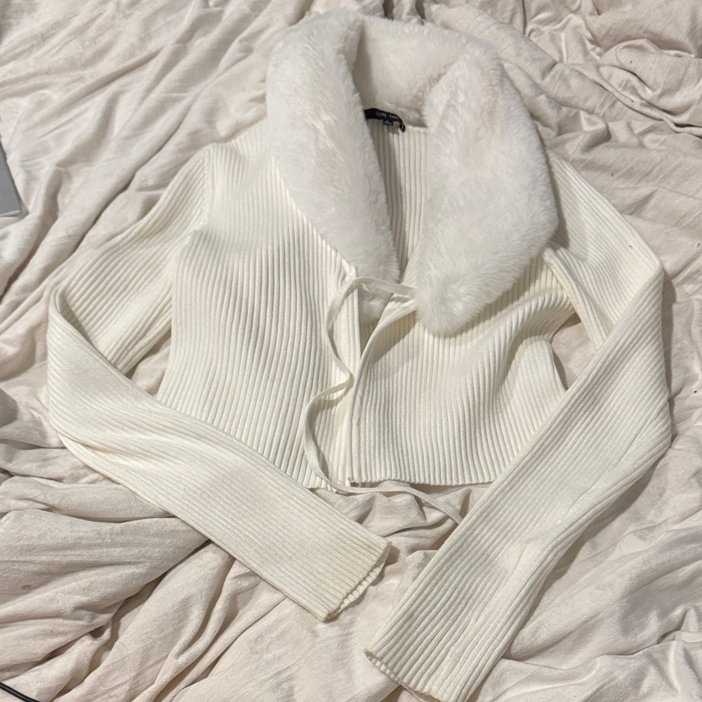White Ribbed Cardigan with Faux Fur Collar Size L Brand Love Tree